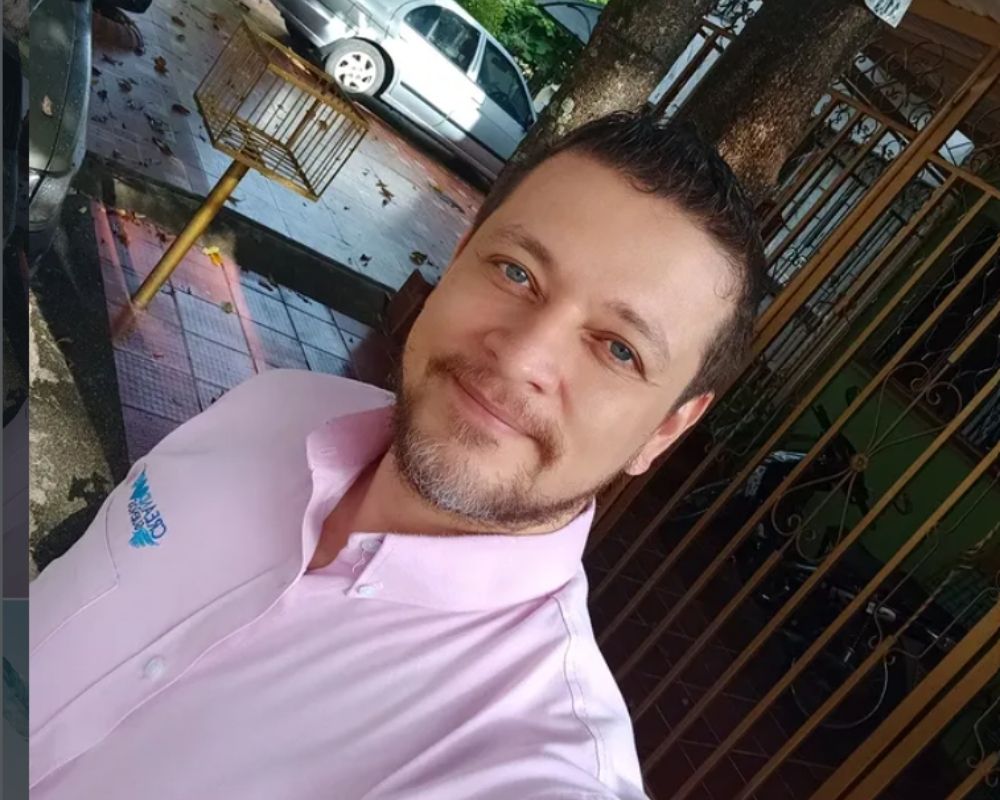 Jairo Navarro liderando equipo de trabajo